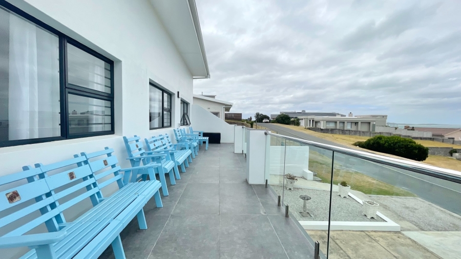 5 Bedroom Property for Sale in Gansbaai Central Western Cape